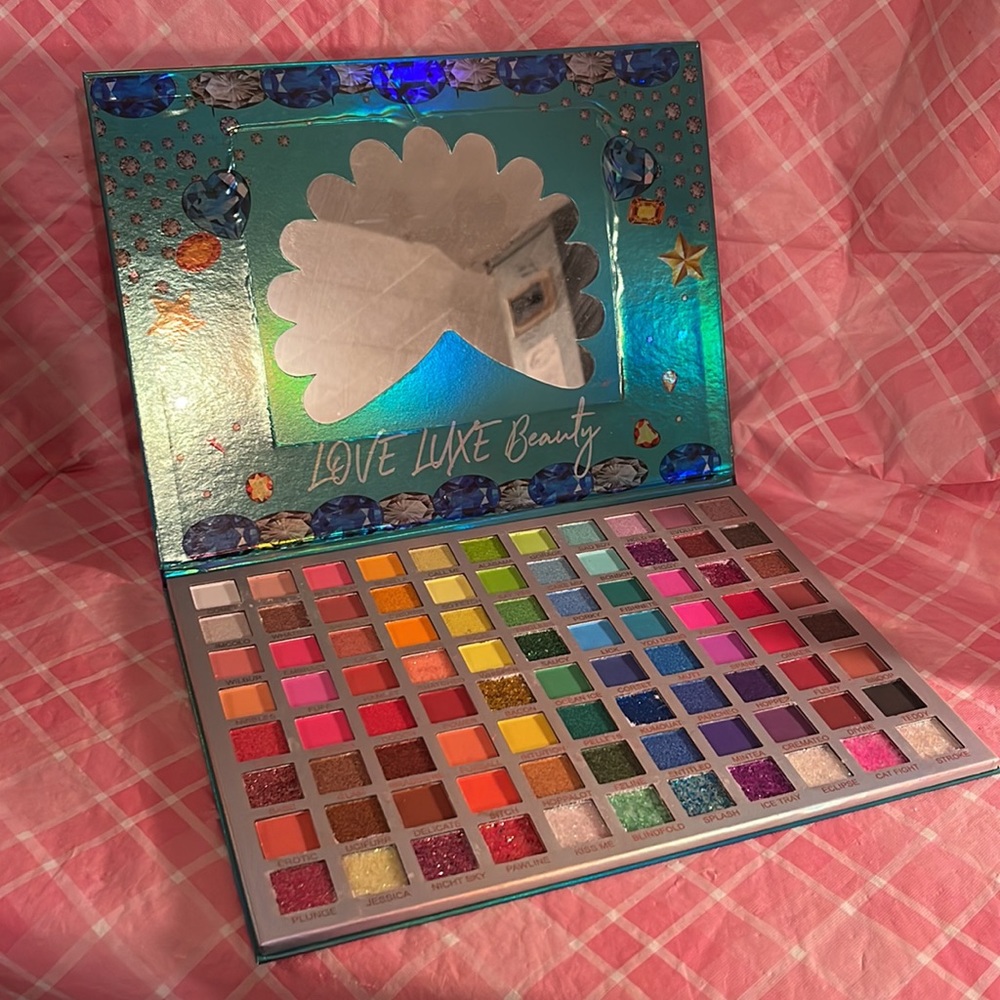 🎈SALE🎈🎀#56.MAKEUP XXL88-COLOR GREEN EYESHADOW PALETTE🎀